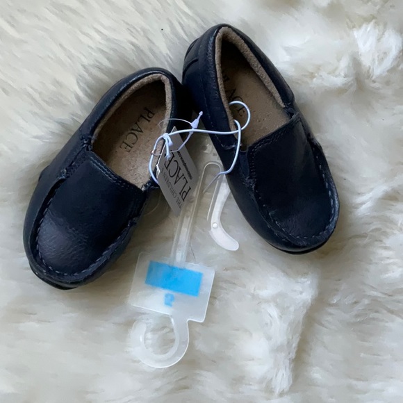 Children’s Place navy blue slip on loafers with grip bottom. Size 5 NWT - Picture 3 of 7